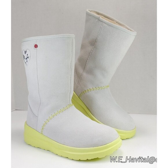 I Heart UGG™ BOOTS Lite Grey Suede Lime Sole Sheepskin Big Girls US 4 EU 35 RARE - Picture 1 of 16